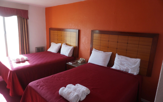 photo 3 of Las Palmas Hotel