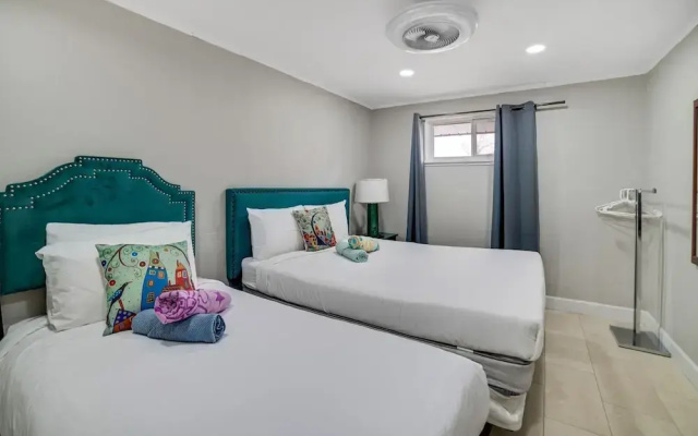 photo 2 of Las Vegas - 5 Mins From The Strip 4 Bedroom Home by RedAwning