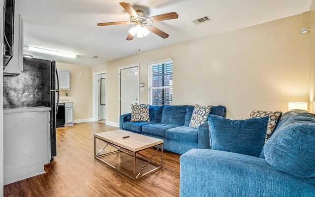 photo 2 of Lasalle 1b/2b · Centrally Located Gated Units Great for Groups!