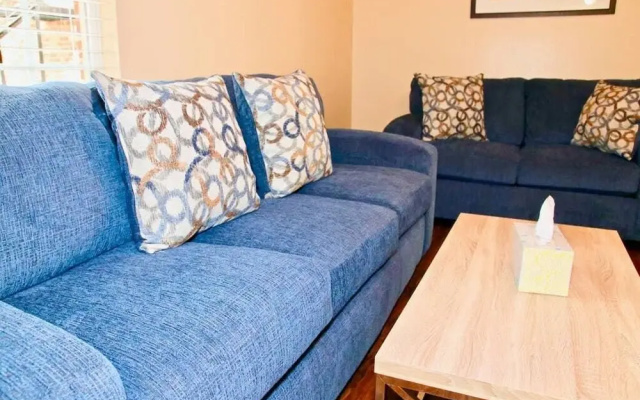 photo 3 of Lasalle 1b/2b · Centrally Located Gated Units Great for Groups!