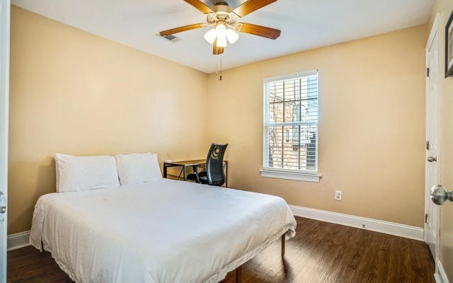 photo 5 of Lasalle 1b/2b · Centrally Located Gated Units Great for Groups!
