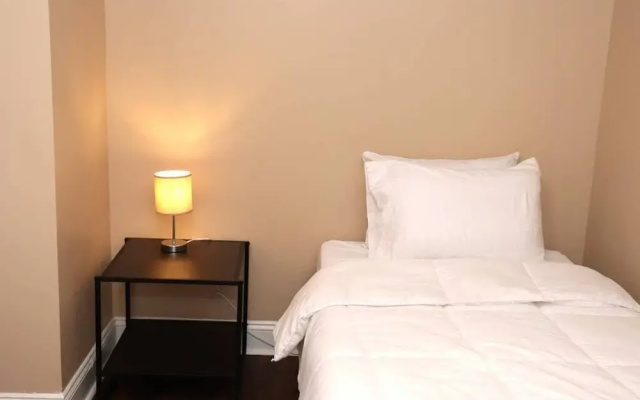 photo 5 of Lasalle 1d/2d · Spacious Unit Great for Groups in Gated Complex!