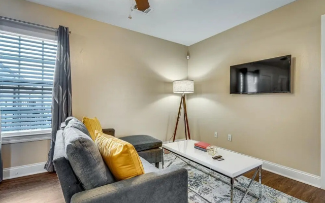 photo 2 of Lasalle 2B · Huge 4BR Gated Apartment w/ Off-street Parking