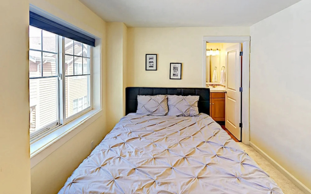 photo 4 of Latona Ave Townhouse Unit B - 3 Br townhouse by RedAwning