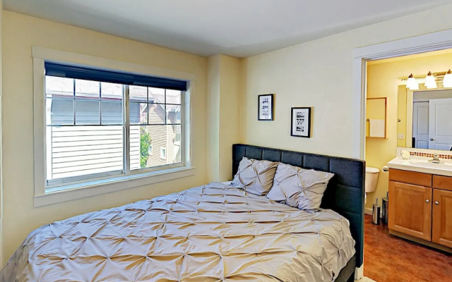 photo 5 of Latona Ave Townhouse Unit B - 3 Br townhouse by RedAwning