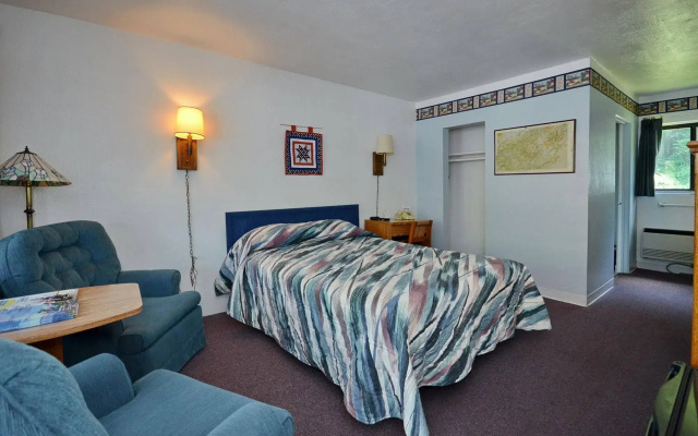 photo 3 of Laurel Park Inn