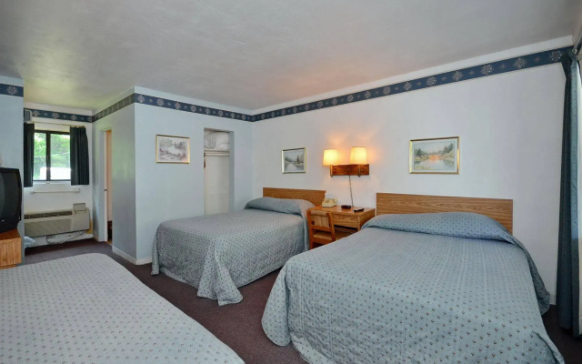 photo 4 of Laurel Park Inn