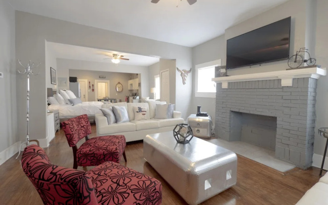 photo 2 of Laurel Pearl-Sleeps 5-1Bd