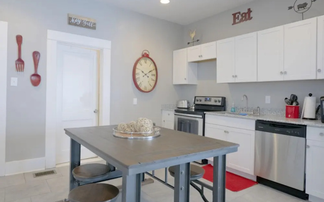 photo 4 of Laurel Pearl-Sleeps 5-1Bd