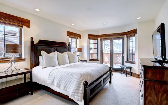 photo 3 of Luxury Mountainside 5BR halet in Vail Village by RedAwning - Save 20% on 7+ Nights!
