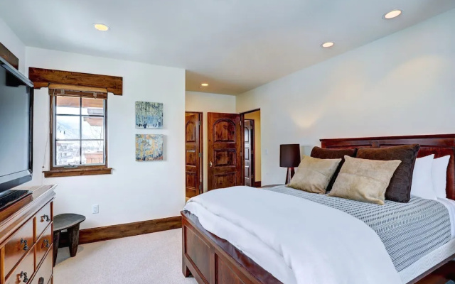 photo 4 of Luxury Mountainside 5BR halet in Vail Village by RedAwning - Save 20% on 7+ Nights!