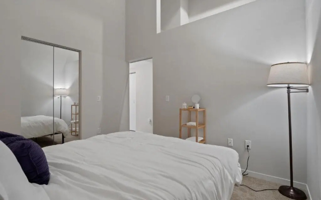 photo 3 of Lavish, Best Central Location with Unmatched Amenities 227