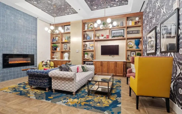 photo 2 of Lavish Best Central Location with Unmatched Amenities 407