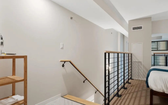 photo 4 of Lavish Downtown Condo with Rooftop Lounge 337