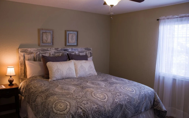 photo 5 of Lavish Lake Escape by RedAwning