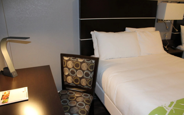 photo 4 of Layne Hotel