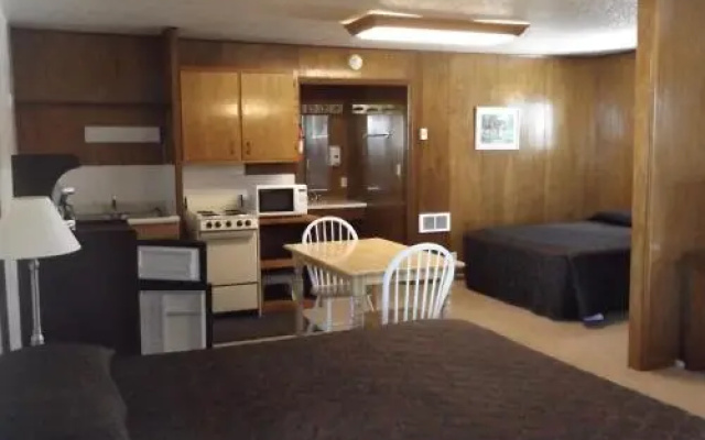 photo 4 of Lazy B Motel
