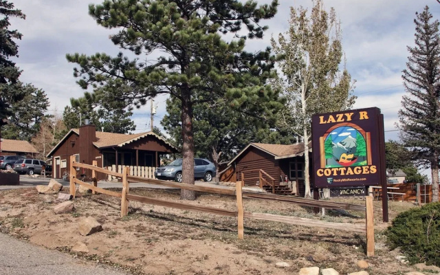 photo 2 of Lazy R Cottages: 1 1 Bedroom Apts