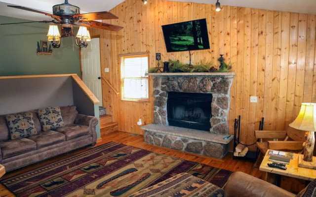 photo 2 of Lazy R Cottages: 15