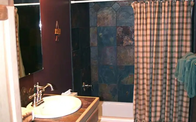 photo 4 of Lazy R Cottages: 15