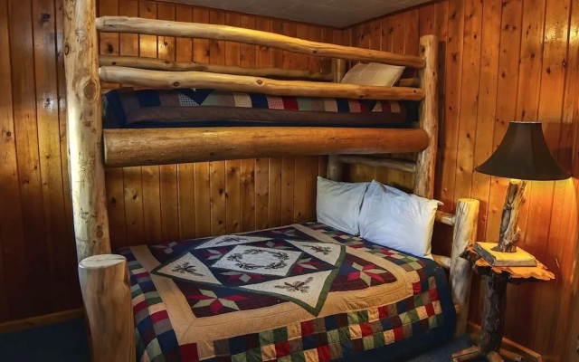 photo 2 of Lazy R Cottages: 2 2 Bedroom Cabin
