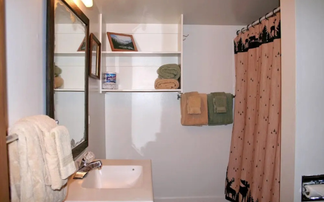 photo 5 of Lazy R Cottages: 2 2 Bedroom Cabin