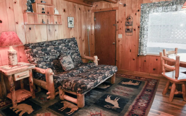 photo 2 of Lazy R Cottages: 3