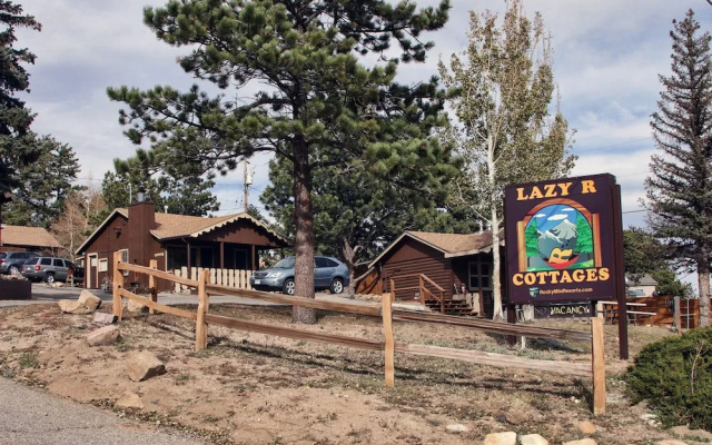 photo 5 of Lazy R Cottages: 3