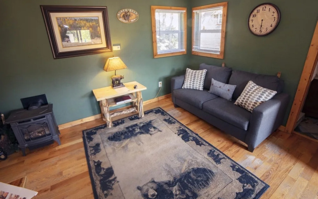 photo 3 of Lazy R Cottages: 4 1 Bedroom Cabin