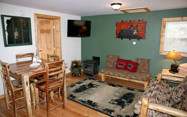 photo 2 of Lazy R Cottages: 4