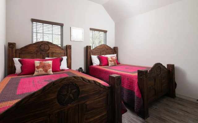 photo 2 of Lazy Southern Getaway RR 7252B 7 Bedroom Home by RedAwning