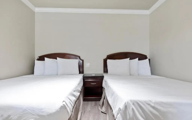 photo 3 of Le Blanc Inn & Suites