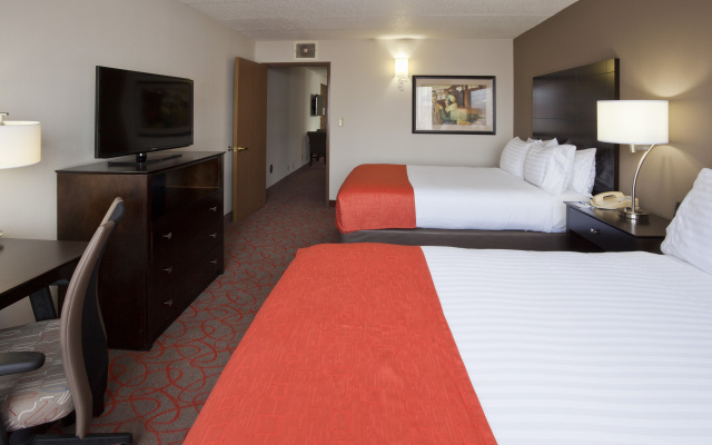 photo 2 of Holiday Inn Express & Suites Bloomington - MPLS Arpt Area W by IHG