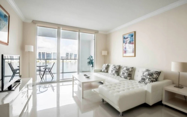 photo 3 of Le Marina Bay 1006 by Go Florida Condo Sunny Isles