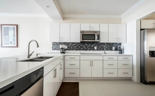 photo 5 of Le Marina Bay 1006 by Go Florida Condo Sunny Isles