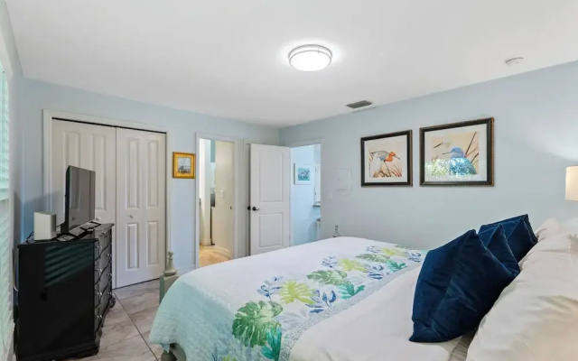 photo 3 of Le Monaco - Romantic 1 BR Condo Steps from 5th Ave S. Chic Coastal Retreat with King Bed and Beach Access. Perfect Location for Couples Near Dining, Shopping, and Naples Beach