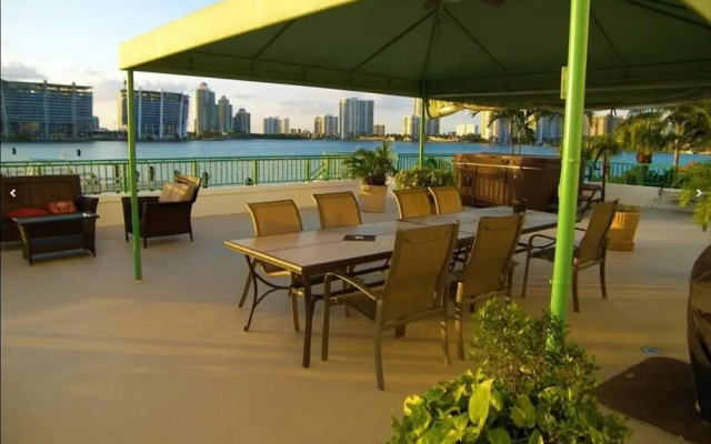 photo 3 of Le Montcalm 501 - Condo 4 People, Sunny Isles