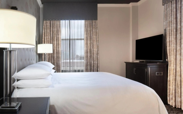 photo 4 of Le Pavillon, New Orleans, a Tribute Portfolio Hotel by Marriott