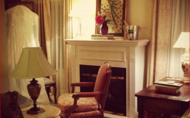 photo 2 of Le Petit Chateau Inn