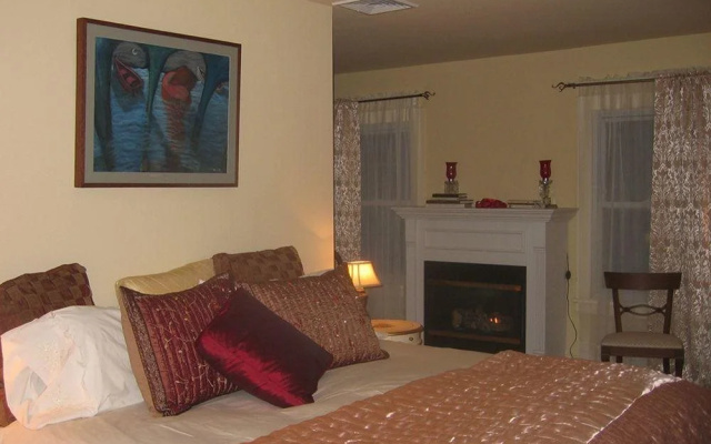 photo 3 of Le Petit Chateau Inn