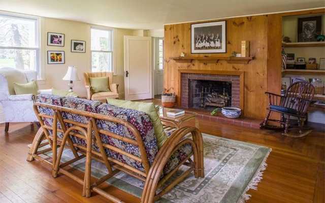 photo 4 of Le Petit Chateau Inn