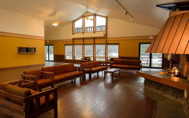 photo 5 of Leavenworth Camping Resort Lakeview Lodge 4