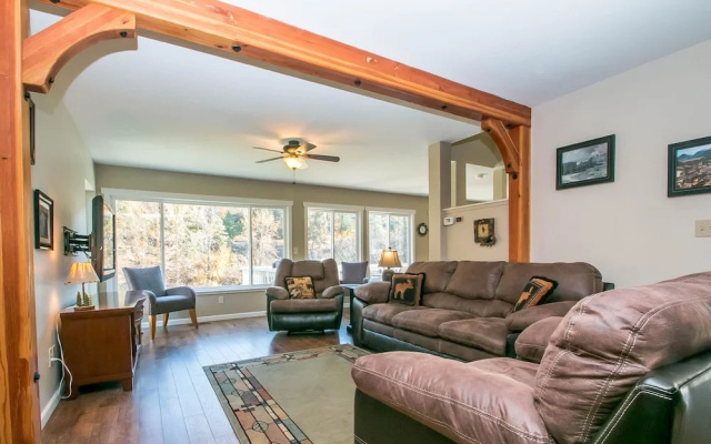 photo 2 of Leavenworth River Haus