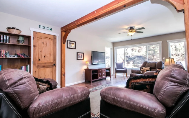 photo 5 of Leavenworth River Haus