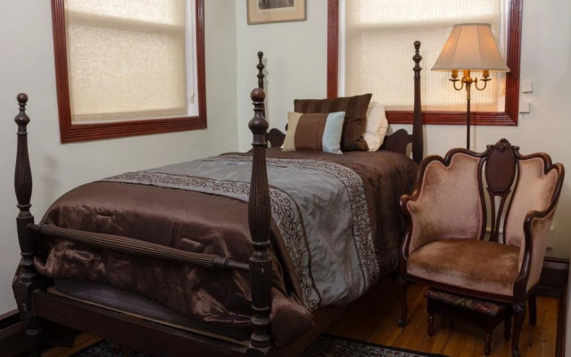 photo 2 of Ledroit Park Renaissance B&B