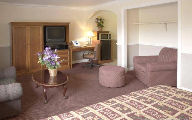 photo 3 of Legacy Inn & Suites Garden Grove, CA