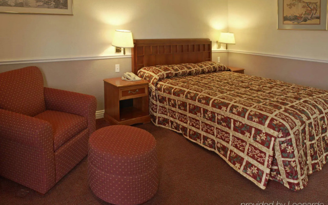 photo 5 of Legacy Inn & Suites Garden Grove, CA