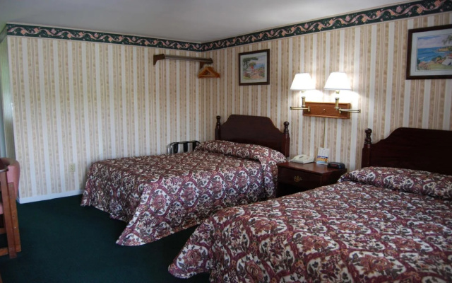 photo 2 of Lenox Inn