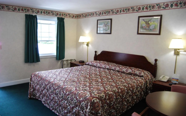photo 3 of Lenox Inn