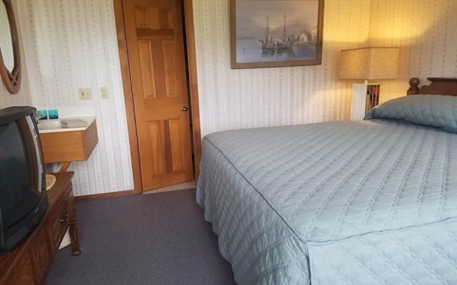 photo 2 of Leona's Motel